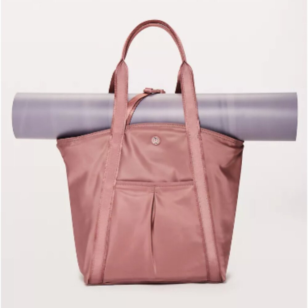 Lululemon Live Free Tote Bag 20L Color Quicksand